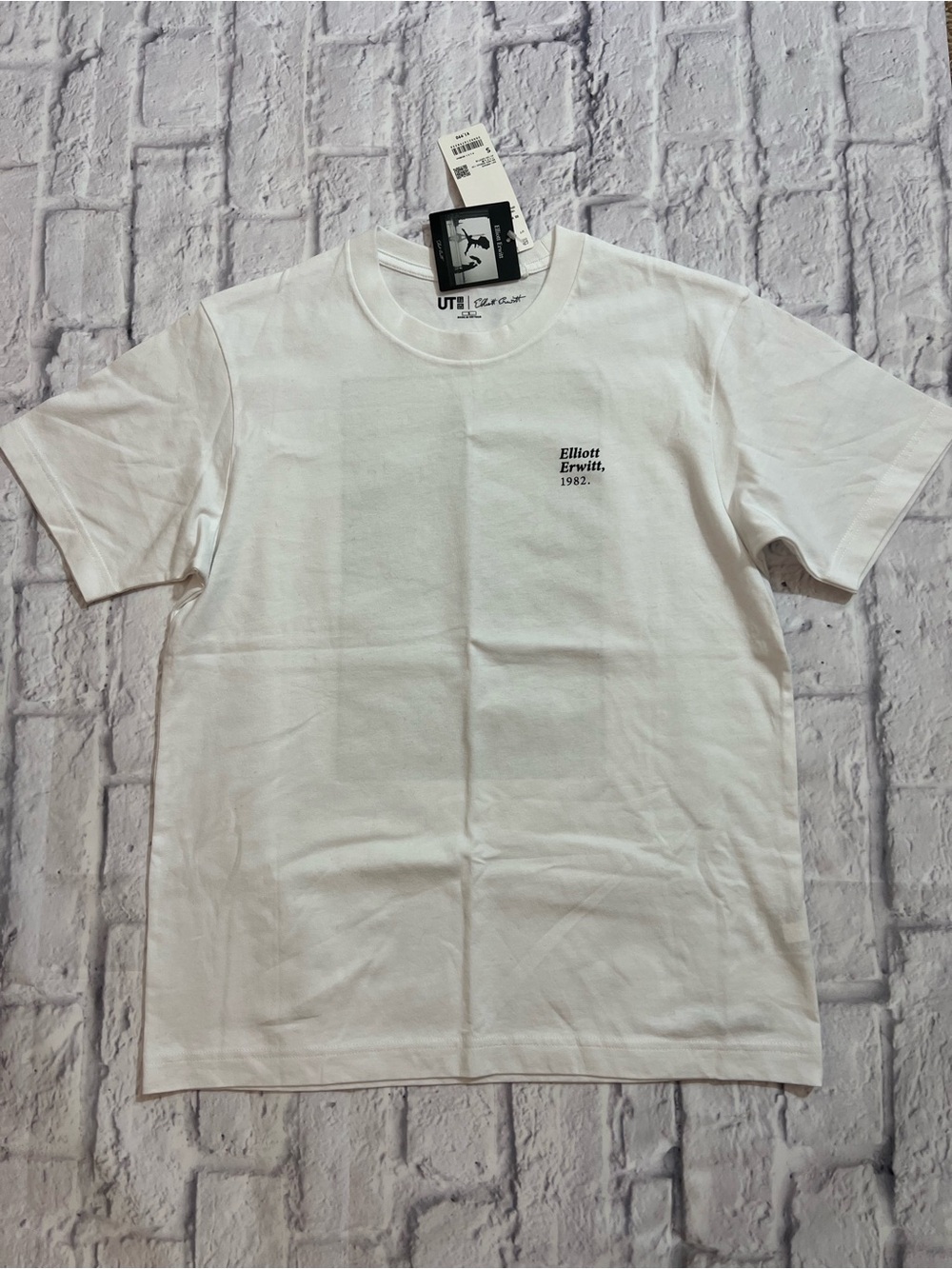 NWT Elliott Erwitt and Yu Nagaba Graphic Crew Neck T-Shirts - White and Cream - Picture 5 of 10